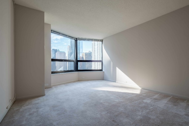 Building Photo - 163 N Harbor Dr