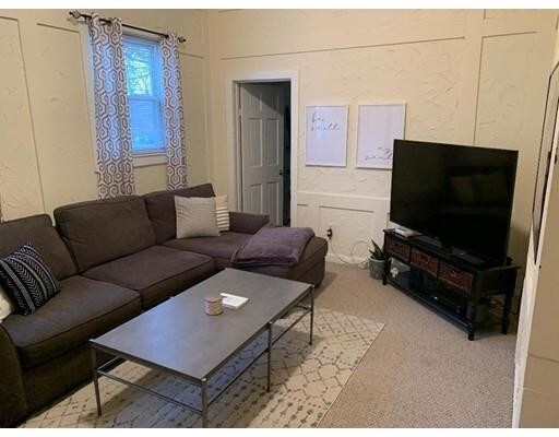 Building Photo - 73 Elm St