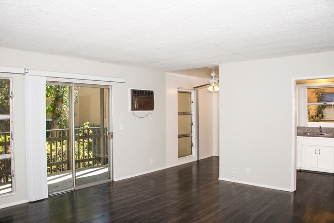 Interior Photo - mon313