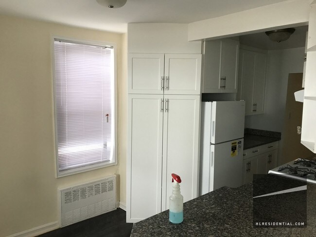 Foto del edificio - 3205 Emmons Ave