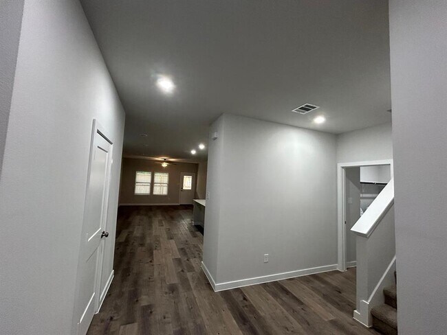 Foto del edificio - 7850 Alset Dr