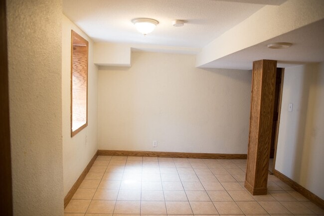 Foto del edificio - 6 bedroom Close to Augsburg and U of M