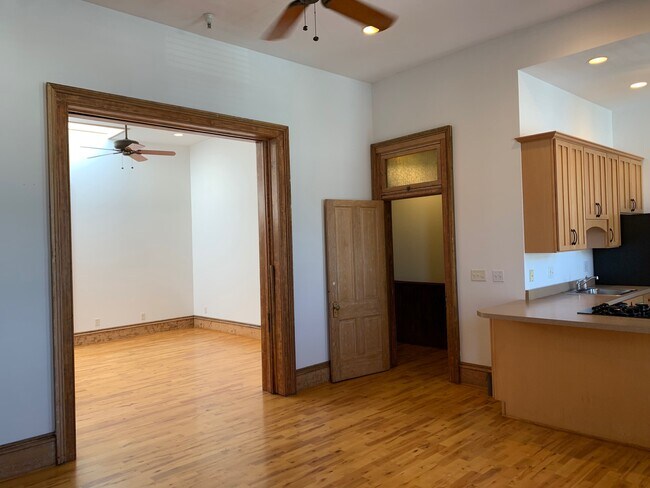 Foto del edificio - 407 N Main St