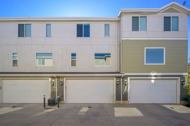 Foto del edificio - Beautiful Townhome in Bluffdale