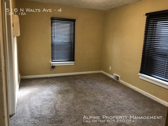 Building Photo - 516 N Walts Ave