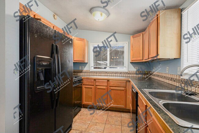 Building Photo - 8735 Brower Lake - Beautiful Home