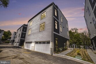 Building Photo - 7519R Ridge Ave
