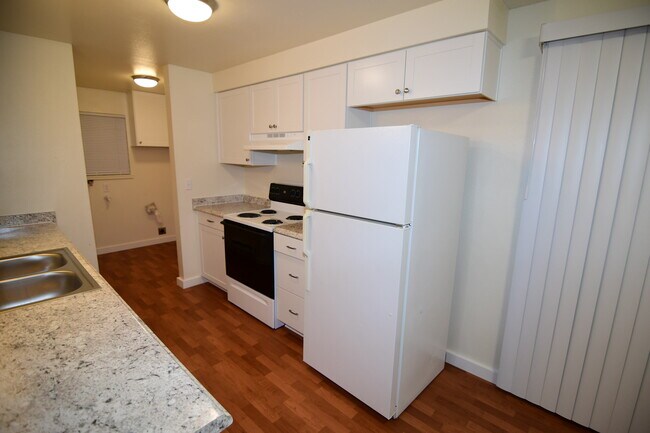 Building Photo - 4843 Cougar Ct SE