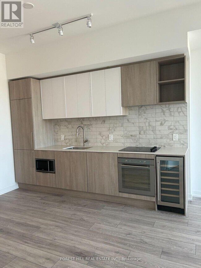 Building Photo - 2020-2020 Bathurst St