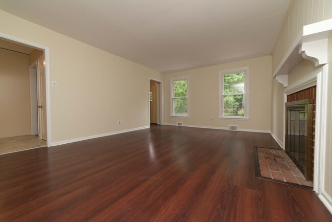 Building Photo - 440 Cricket Ln
