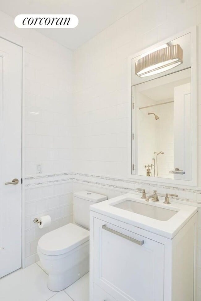 Building Photo - 235 W 75th St