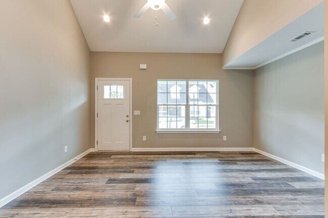 Foto del edificio - Finest Townhome living in Westwind Villas