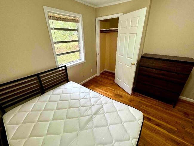 Photo - 1962 Maple Dr House