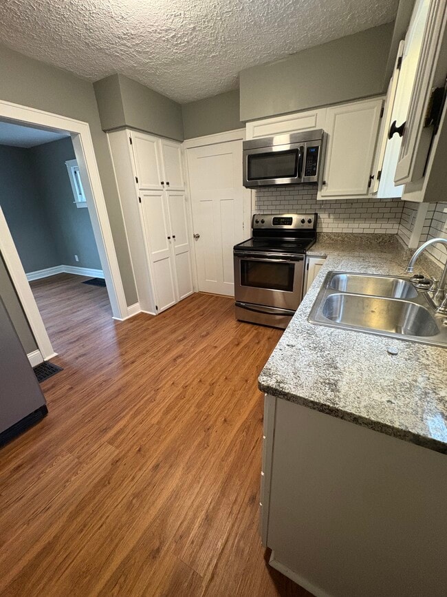 Building Photo - 412 Emerick St