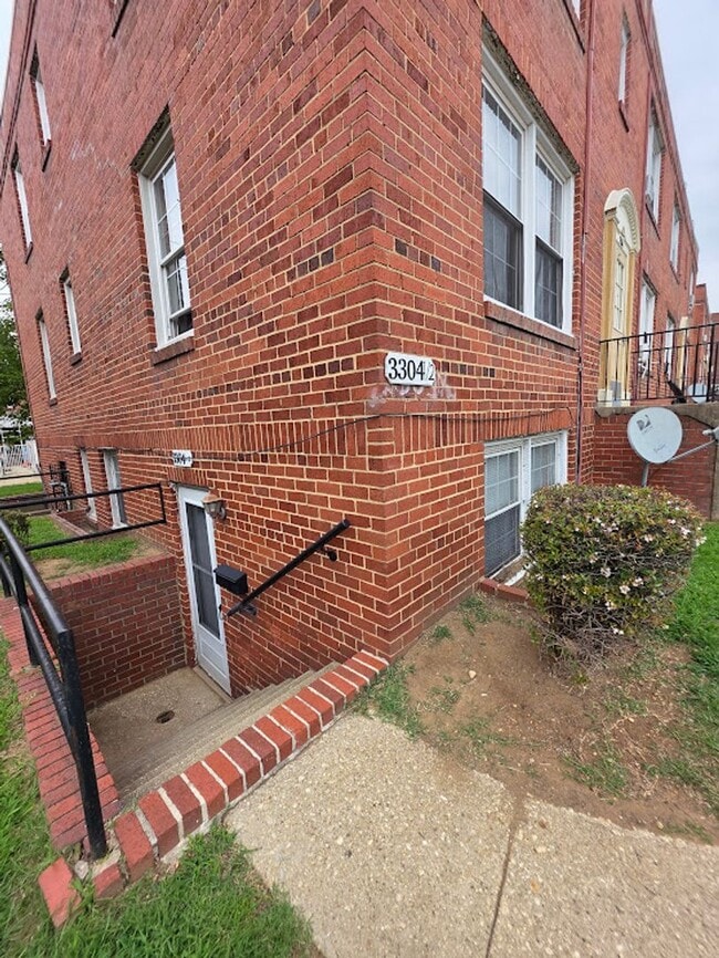 Building Photo - 3304.5 E Capitol St SE