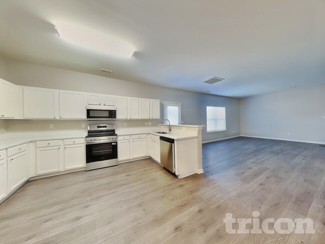 Building Photo - 8600 Old Potters Rd