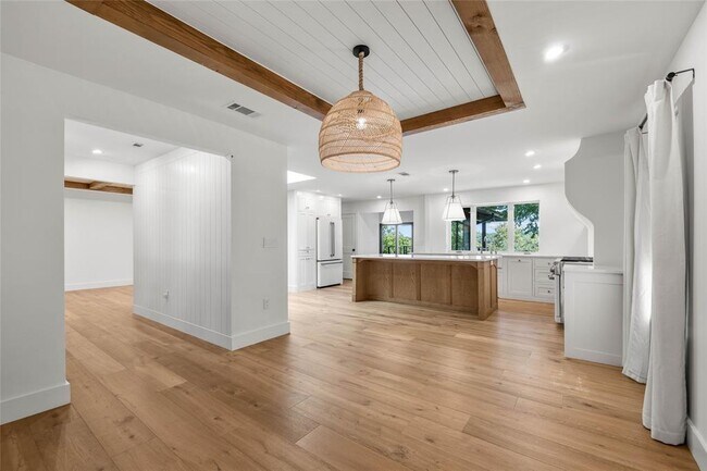 Building Photo - 5605 Ridge Oak Dr