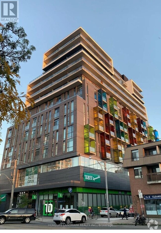 Building Photo - 297-1297 College St