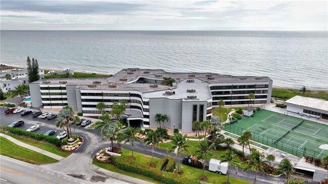 Foto del edificio - NEW RENOVATED SUNTIDE A BEACH CONDO