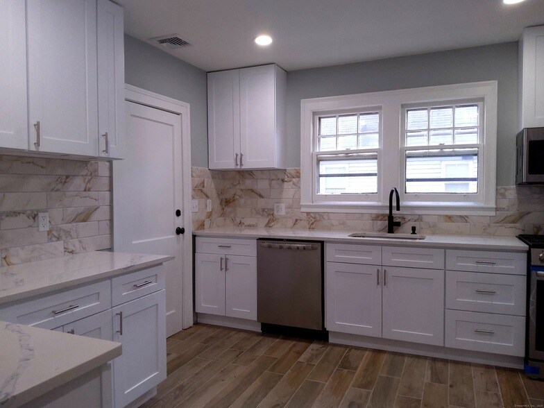 Foto principal - 92 Woodlawn St