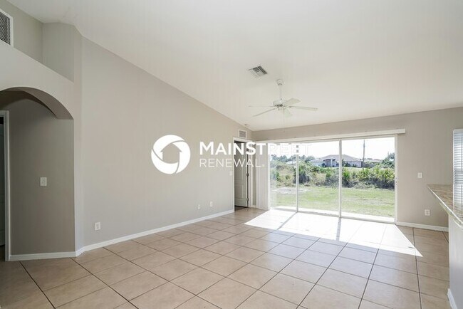 Foto del edificio - 3 Bedroom Pet-Friendly Home in LEHIGH ACRE...