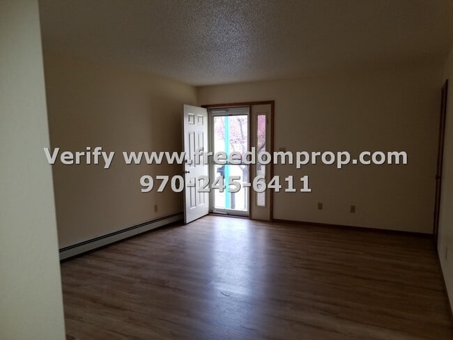 Building Photo - Great 2 Bedroom 2 Bath 2 Car Garage House