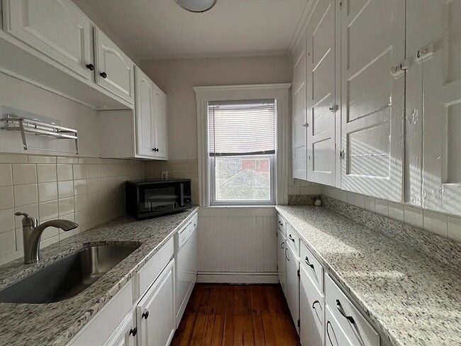 Foto del edificio - Great opportunity to rent a freshly renova...