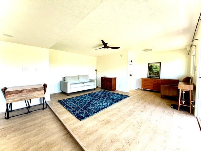 Foto del edificio - 93 Ulumalu Rd