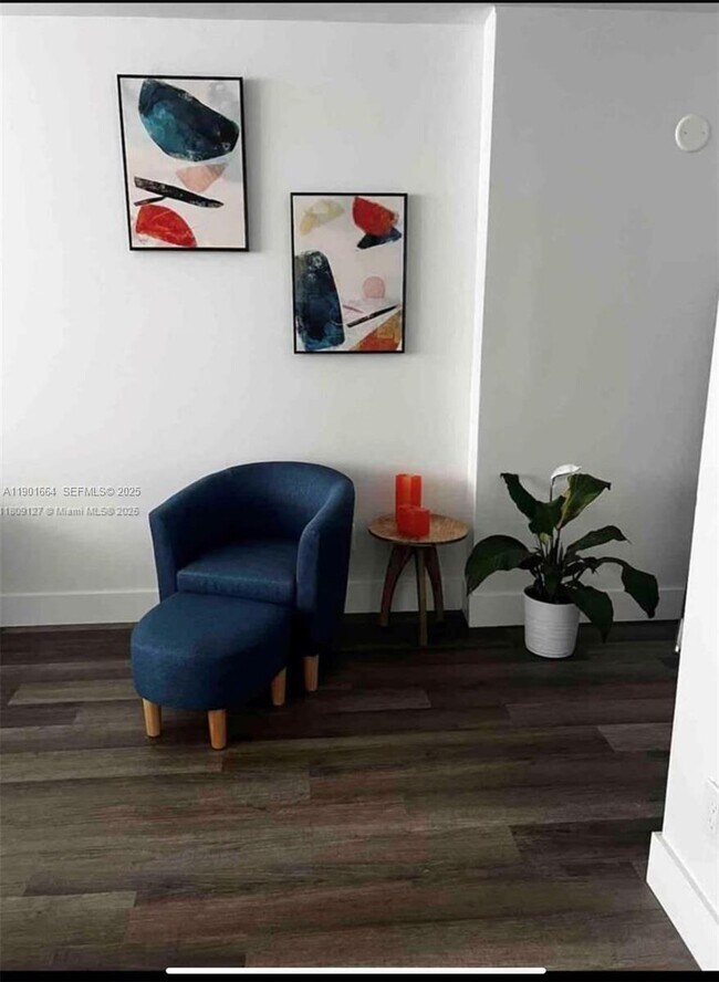 Foto del edificio - 700 NW 214th St