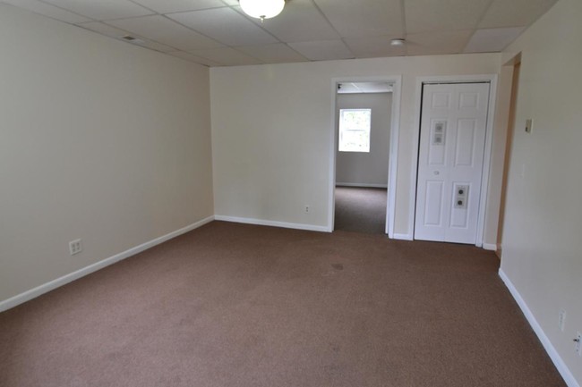 Building Photo - 404-406 Oneida St