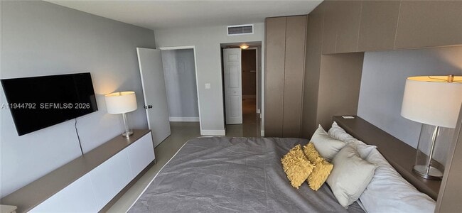 Foto del edificio - 600 NE 36th St