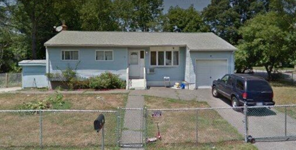 101 Patton Ave Unit Main Upper Floor, Wyandanch, NY 11798 Apartments