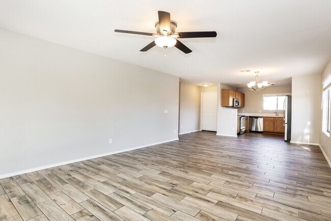 Foto del edificio - 16107 W Adams St