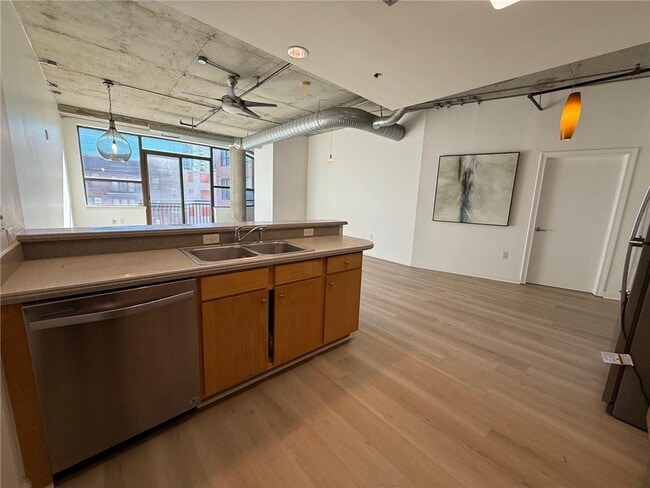 Foto del edificio - 115 W Peachtree Pl NW