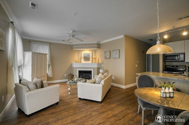 Building Photo - One Bedroom With Garage near Grandview
