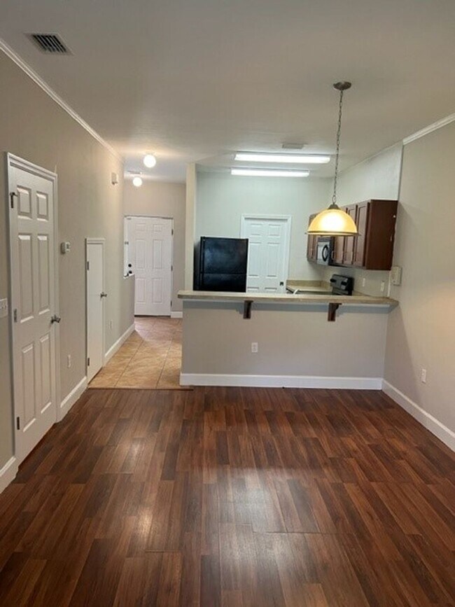 Foto del edificio - Great Location for this 2 bedroom 2 1/2 bath in Woods Edge South