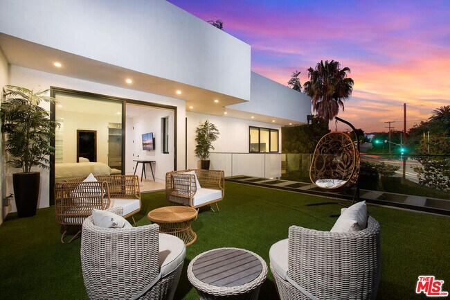 Building Photo - 12125 W SUNSET Blvd