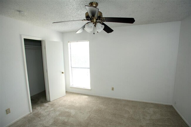 Foto del edificio - 422 W 4th St