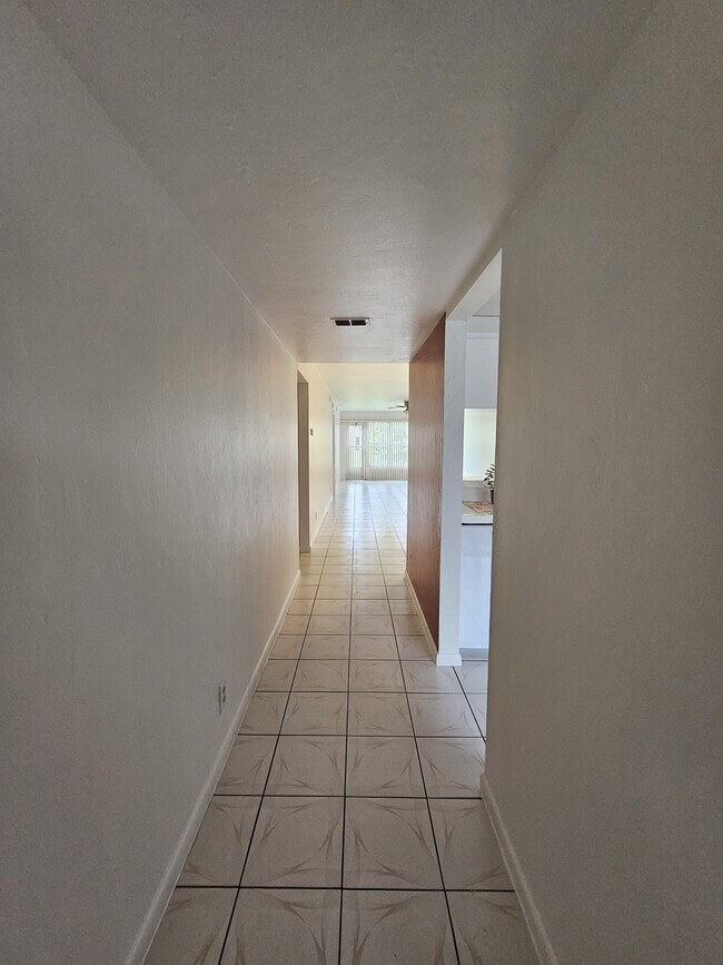 Foto del edificio - 4140 Looking Glass Ln