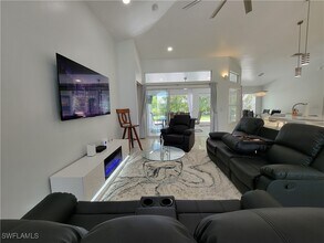 Building Photo - 237 SW 47th St