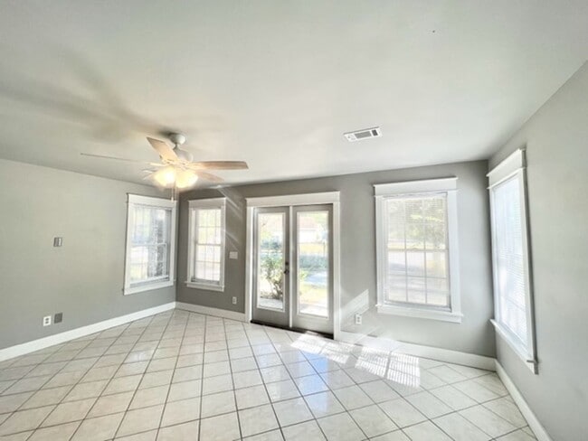 Building Photo - 140 Hickory Lp Dr