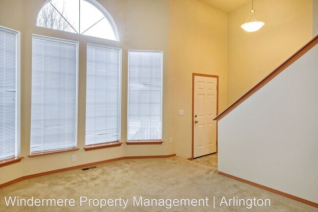 Building Photo - 4 br, 2.5 bath House - 7800 32nd St NE