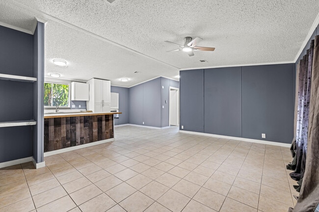 Building Photo - 10592 SW Sandalfoot Blvd