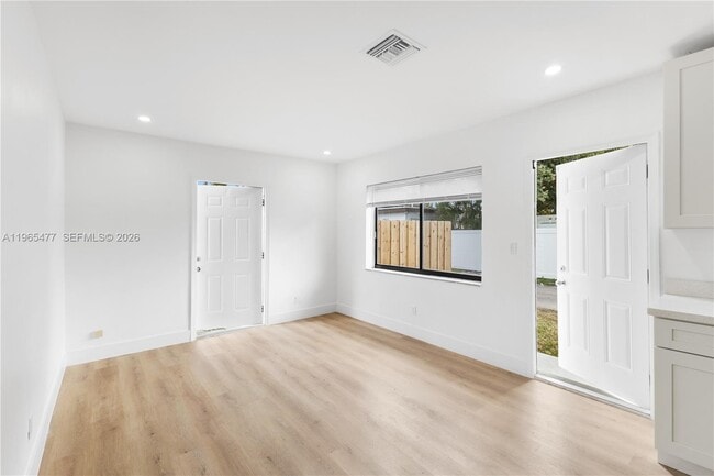 Building Photo - 1918 Taft St