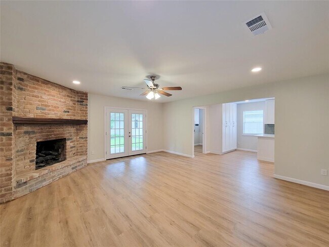 Foto del edificio - 25911 Maplewood Dr