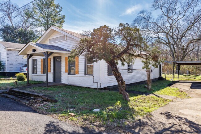 Foto del edificio - Norwood 3 BR Home