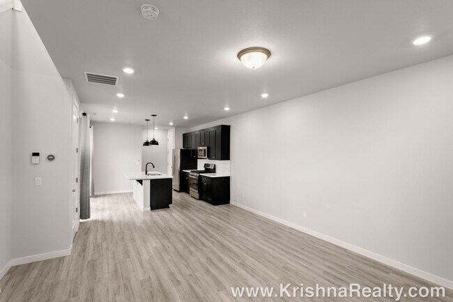 Building Photo - Beautiful 3-Bed | 2.5-Bath Townhome | Expansive Private Outdoor Space | Reeds Crossing