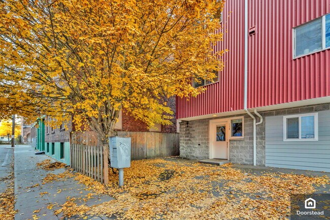 Building Photo - 120 13th Ave