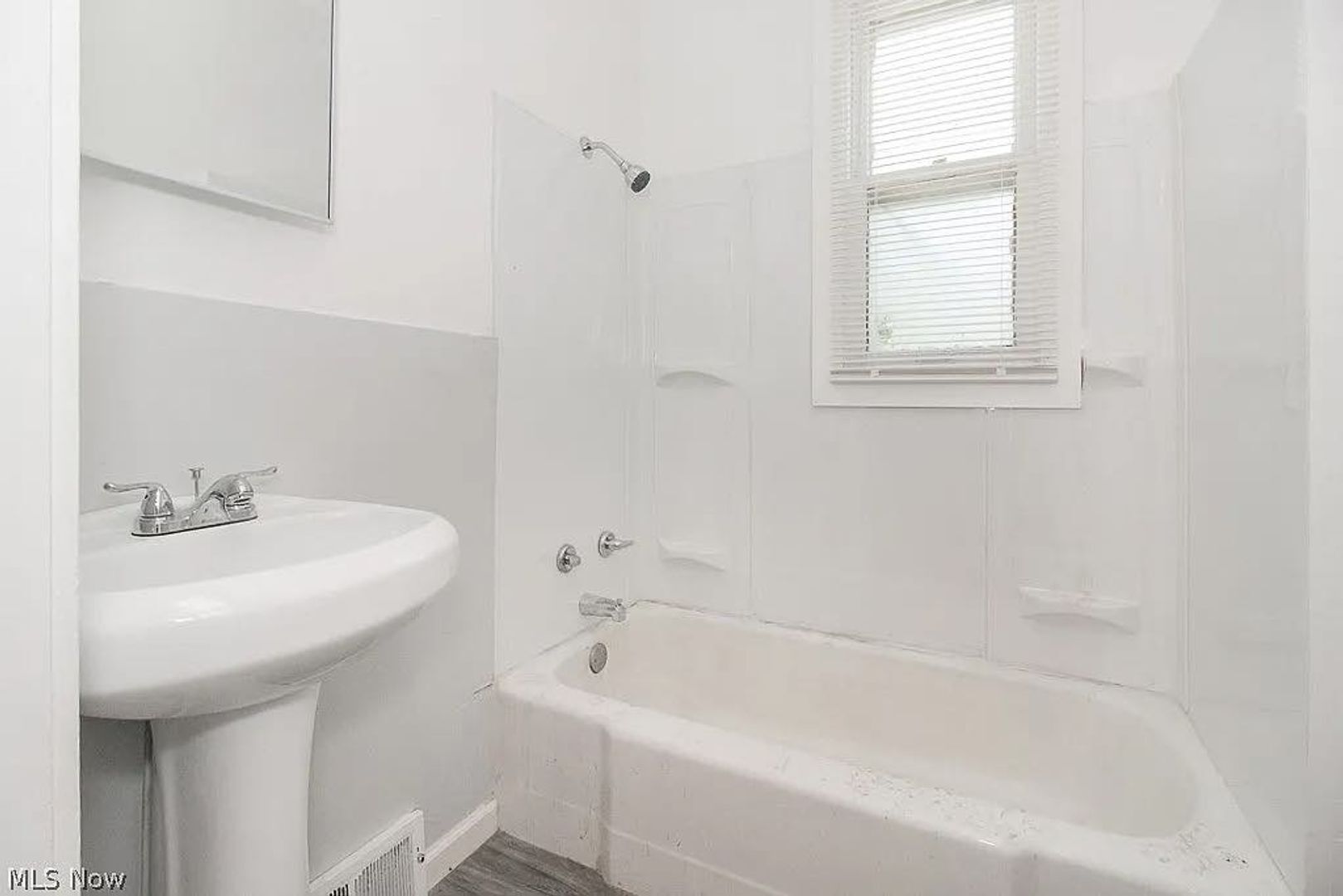 3679 E 55th St Cleveland, OH 44105 – photo 4
