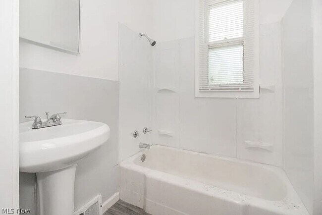 Foto del edificio - 4 BD/1 BA